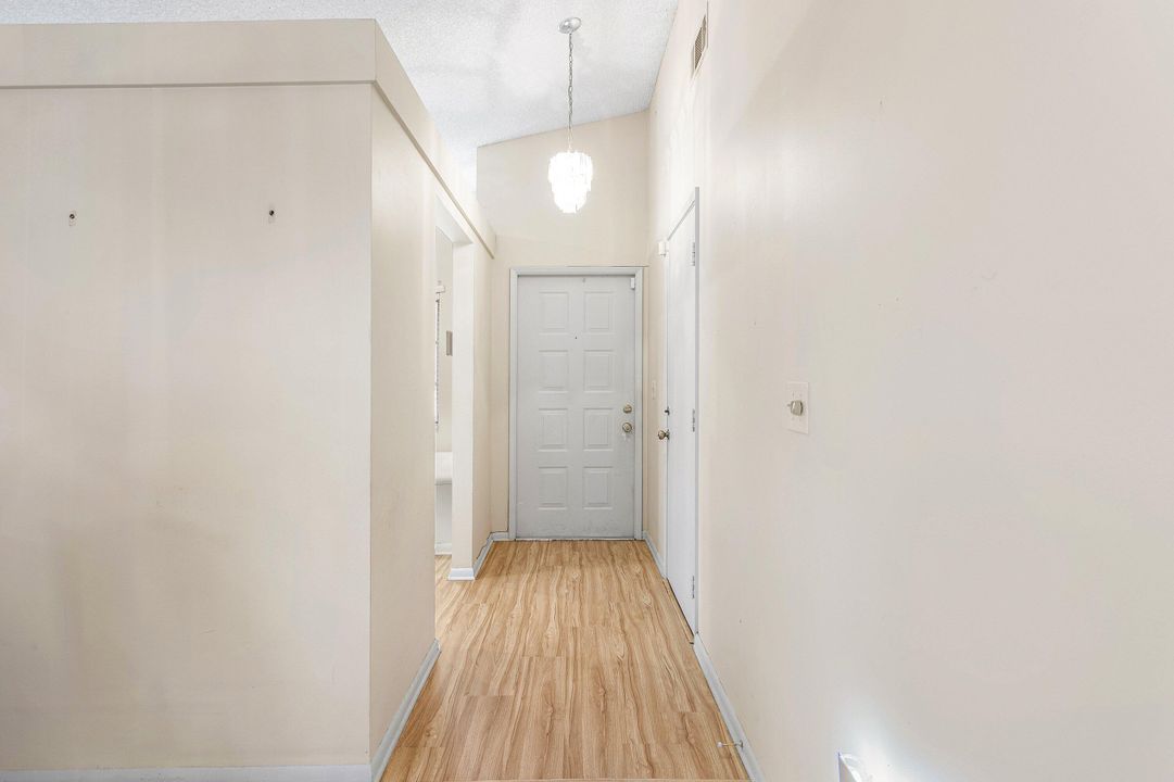 For Sale: $258,900 (2 beds, 2 baths, 1100 Square Feet)