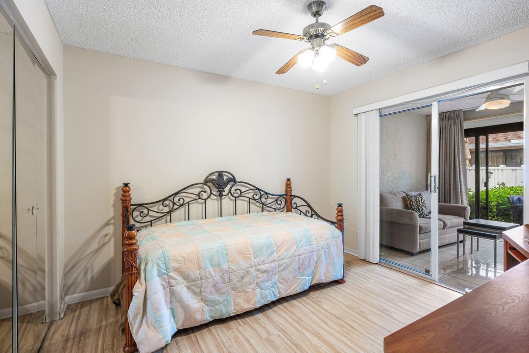 For Sale: $258,900 (2 beds, 2 baths, 1100 Square Feet)