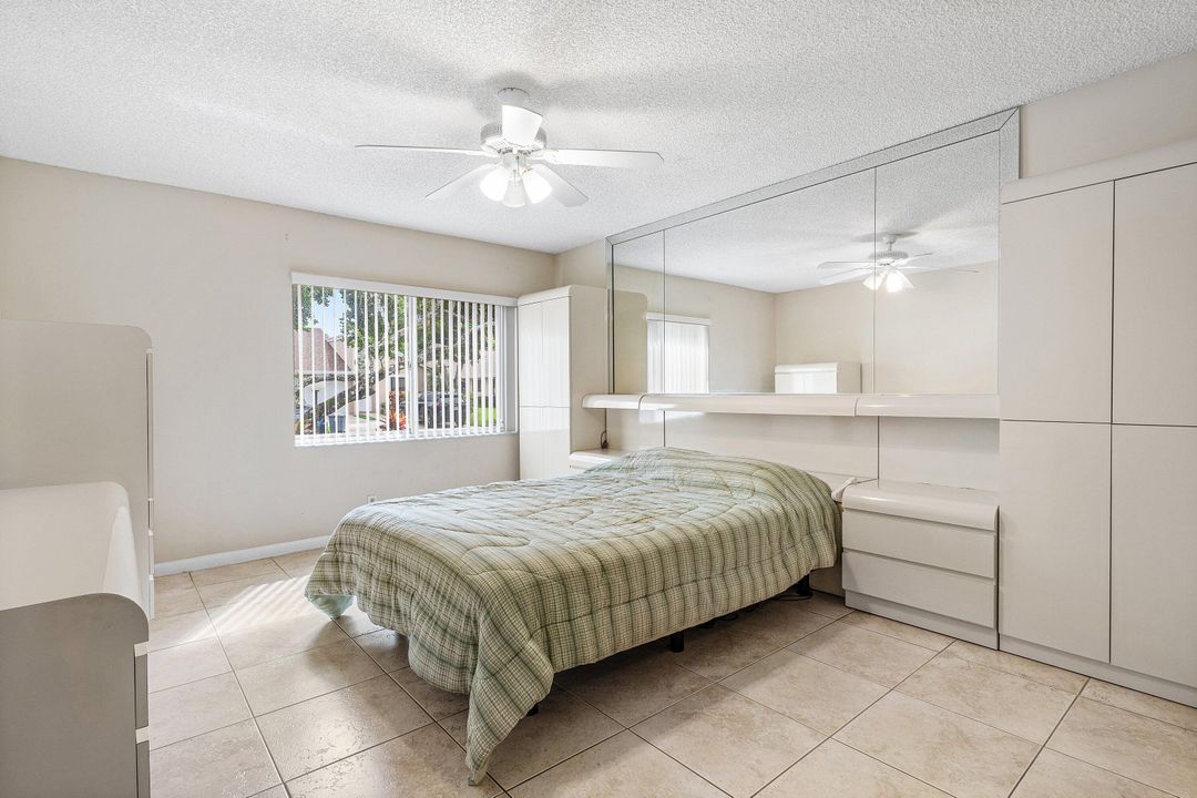 For Sale: $258,900 (2 beds, 2 baths, 1100 Square Feet)