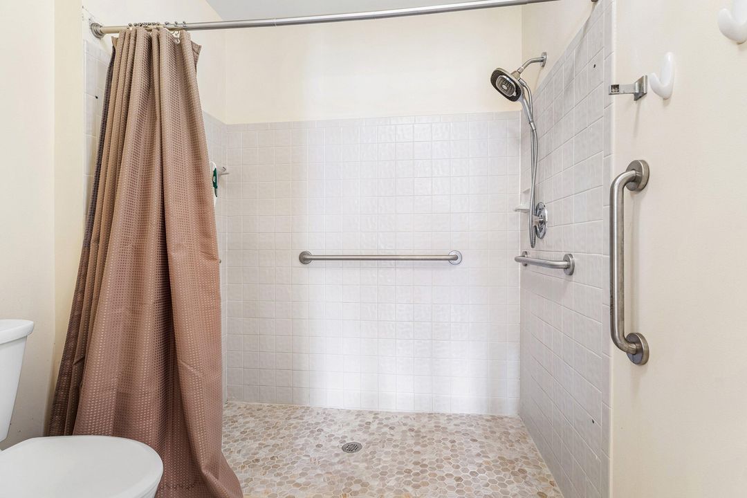 For Sale: $258,900 (2 beds, 2 baths, 1100 Square Feet)