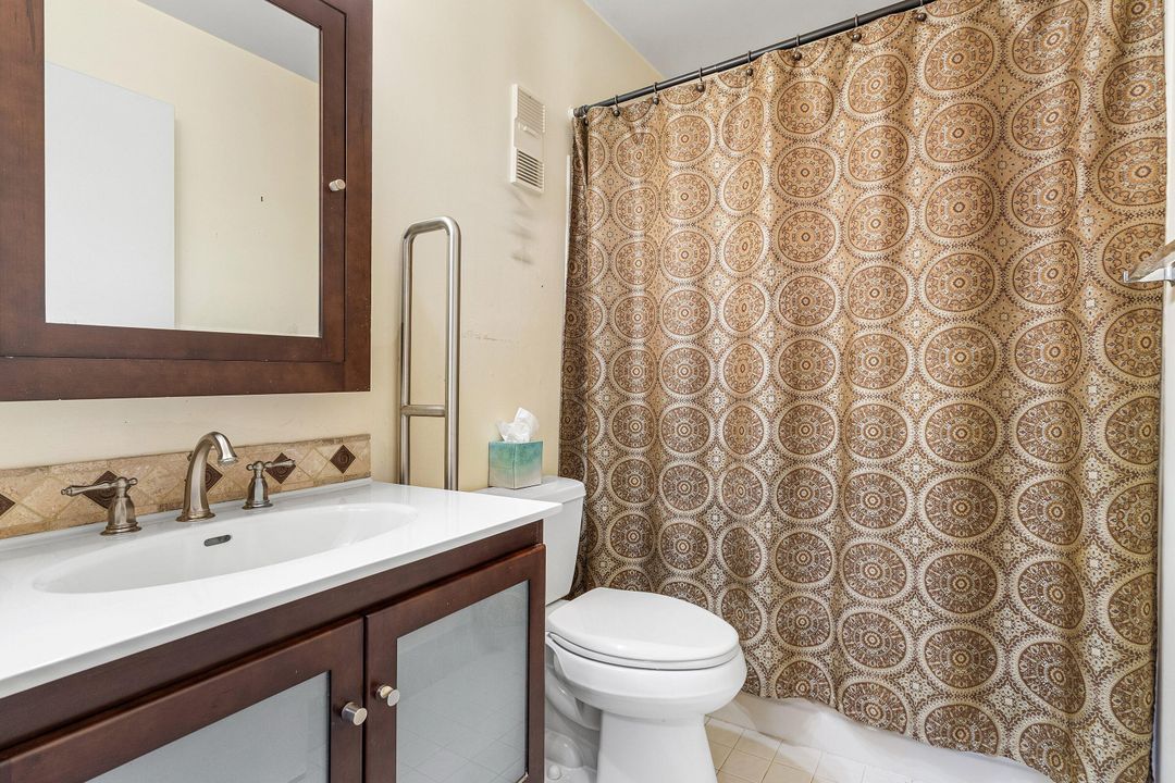 For Sale: $258,900 (2 beds, 2 baths, 1100 Square Feet)