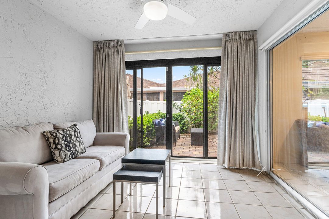 For Sale: $258,900 (2 beds, 2 baths, 1100 Square Feet)