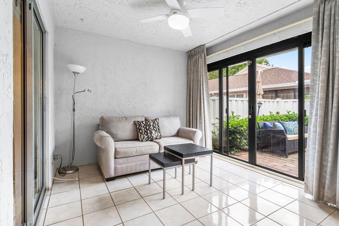 For Sale: $258,900 (2 beds, 2 baths, 1100 Square Feet)