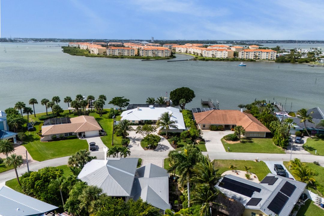 For Sale: $1,398,000 (4 beds, 3 baths, 3017 Square Feet)