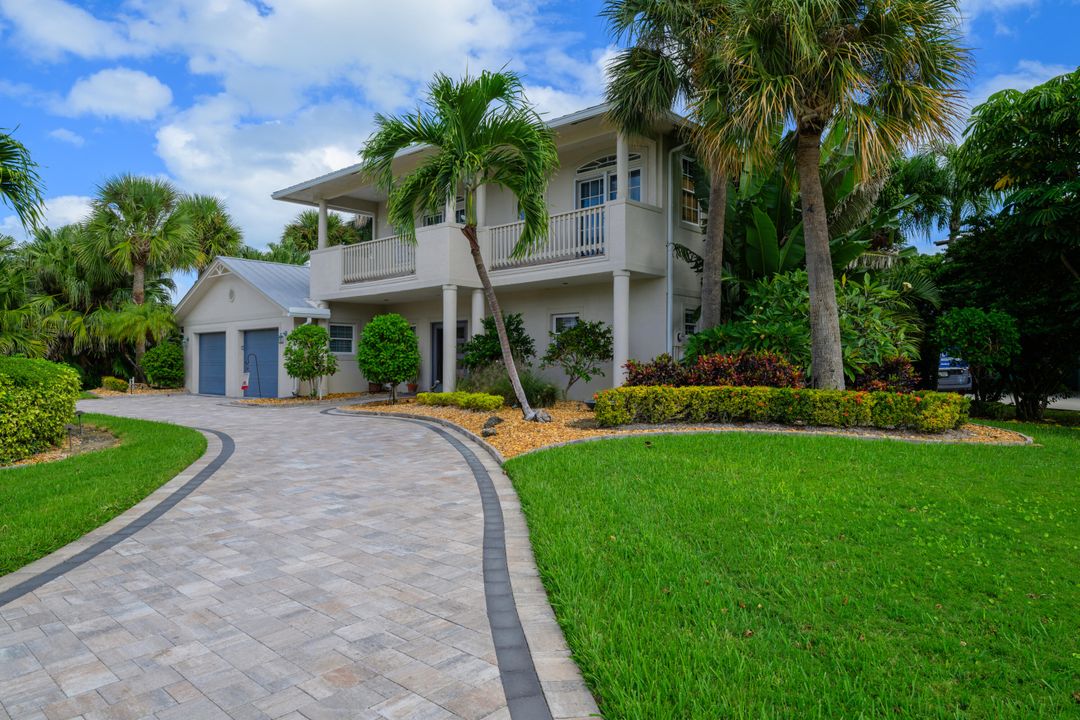 For Sale: $1,398,000 (4 beds, 3 baths, 3017 Square Feet)