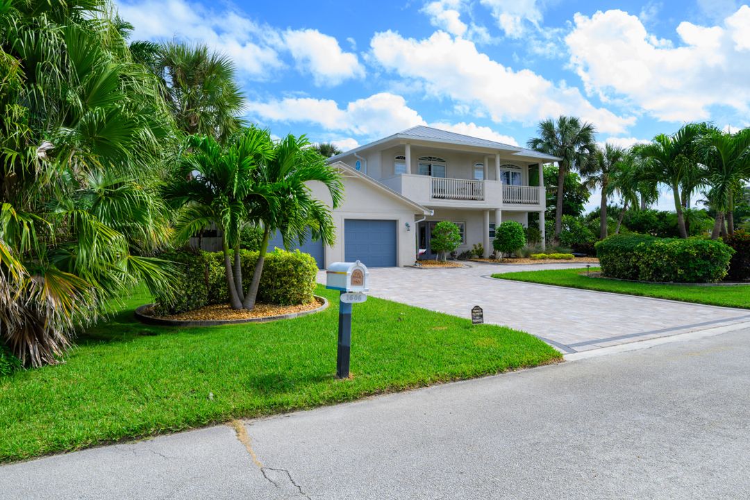 For Sale: $1,398,000 (4 beds, 3 baths, 3017 Square Feet)