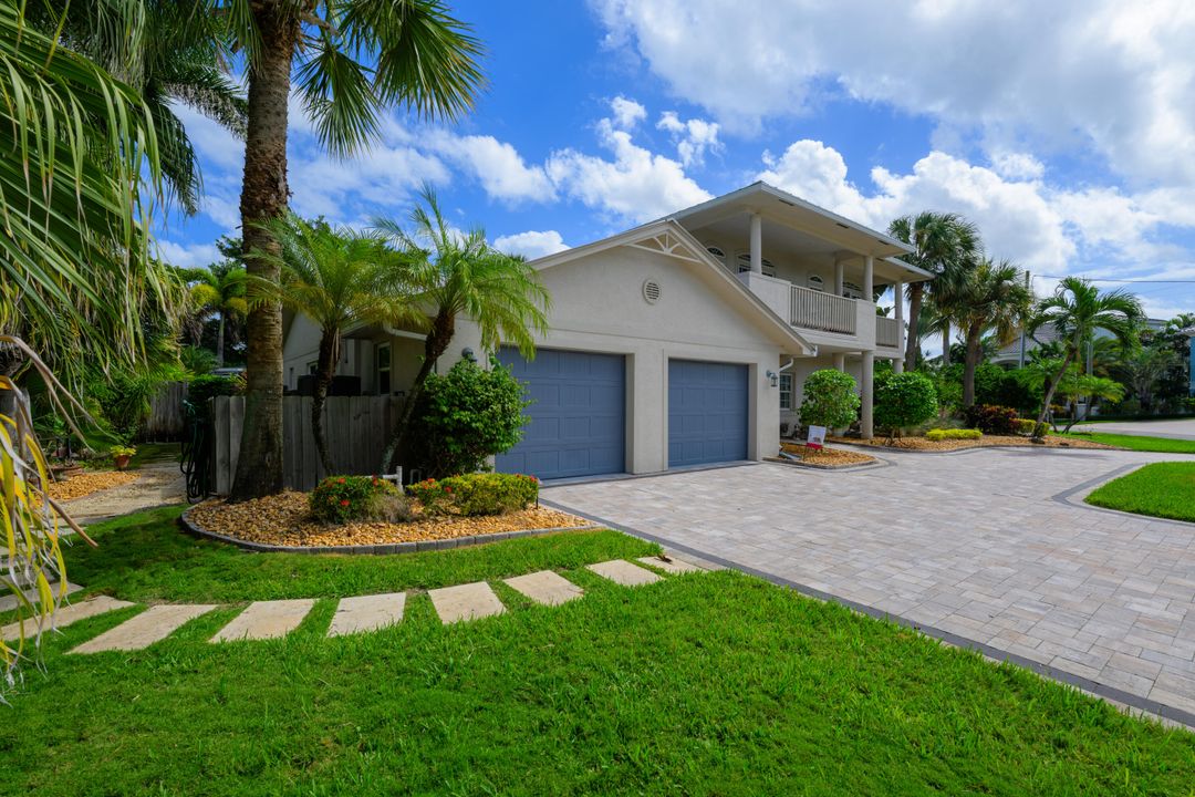 For Sale: $1,398,000 (4 beds, 3 baths, 3017 Square Feet)