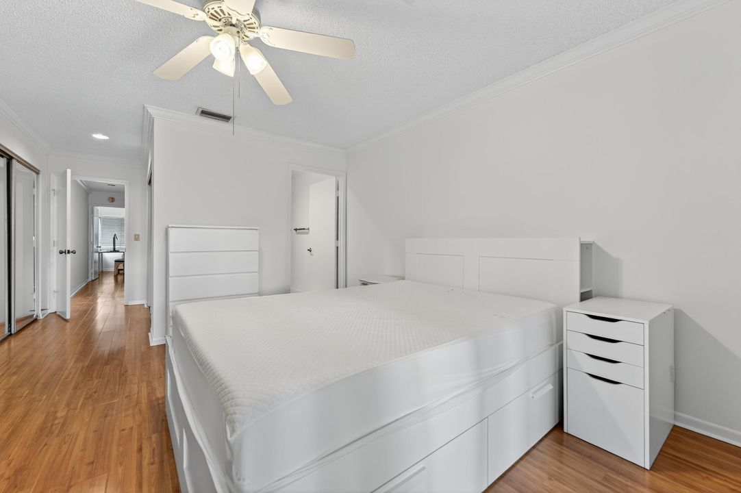 合同活跃: $3,000 (2 贝兹, 2 浴室, 1311 平方英尺)