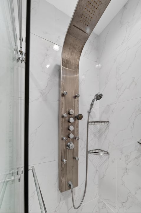 合同活跃: $3,000 (2 贝兹, 2 浴室, 1311 平方英尺)