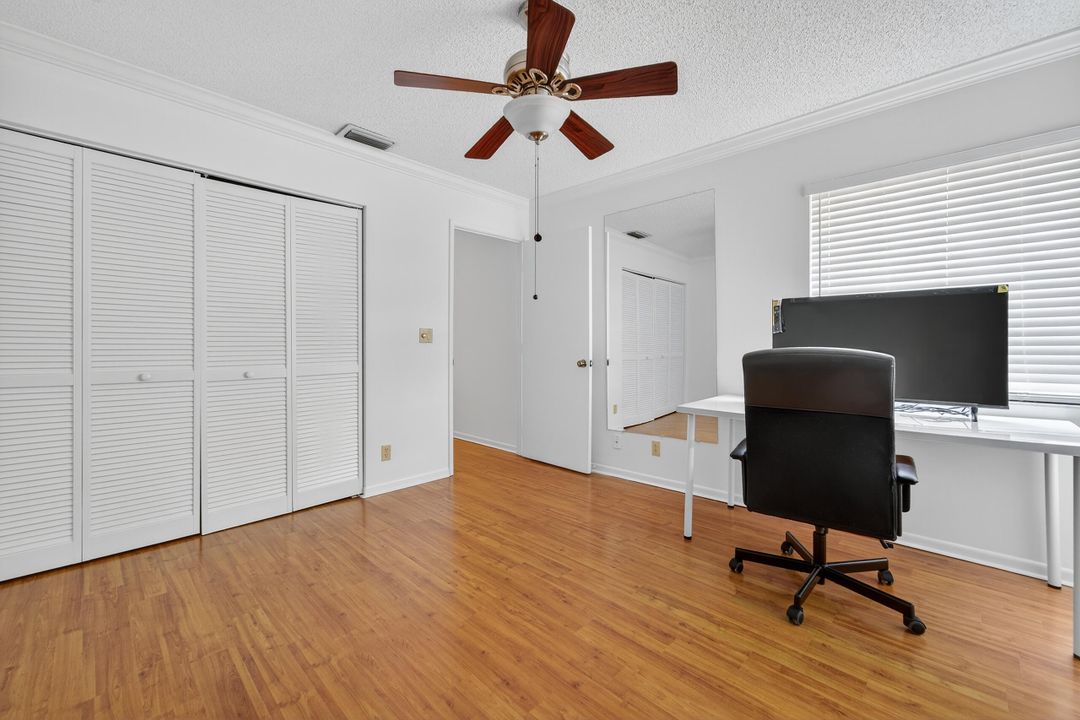 合同活跃: $3,000 (2 贝兹, 2 浴室, 1311 平方英尺)