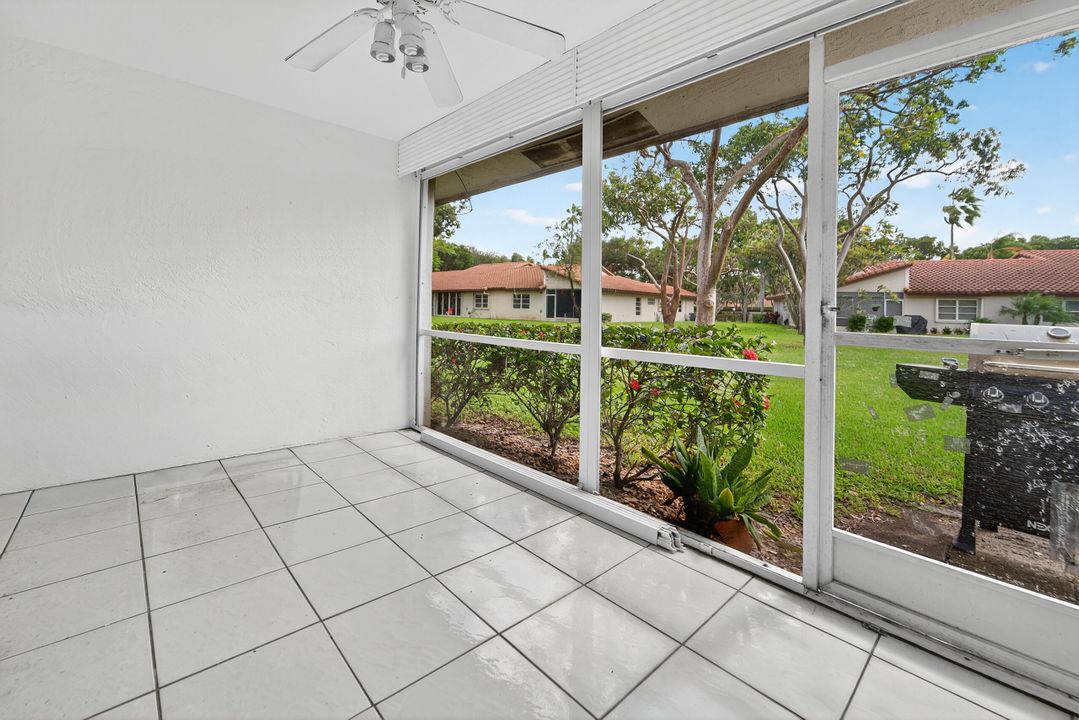 合同活跃: $3,000 (2 贝兹, 2 浴室, 1311 平方英尺)