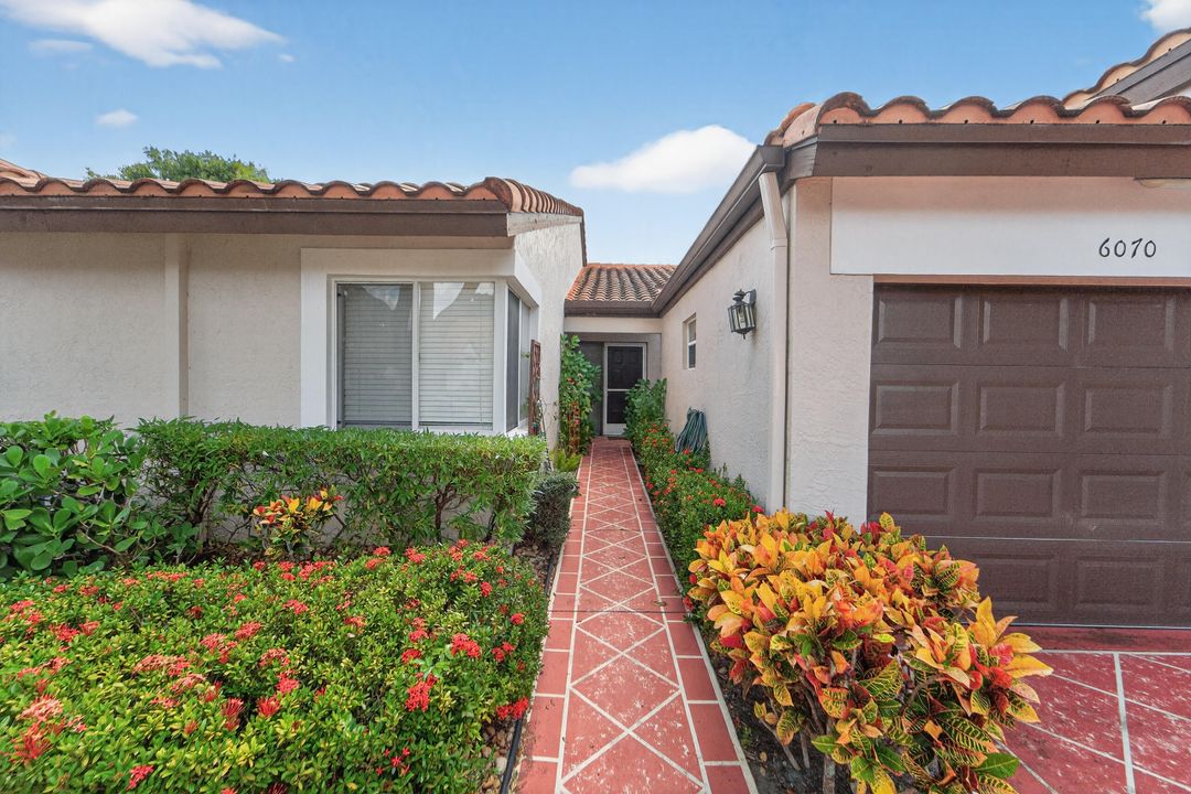 合同活跃: $3,000 (2 贝兹, 2 浴室, 1311 平方英尺)