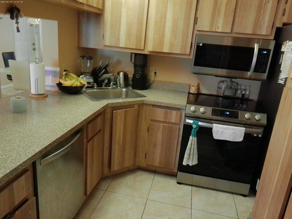 На продажу: $175,000 (2 спален, 2 ванн, 1064 Квадратных фут)