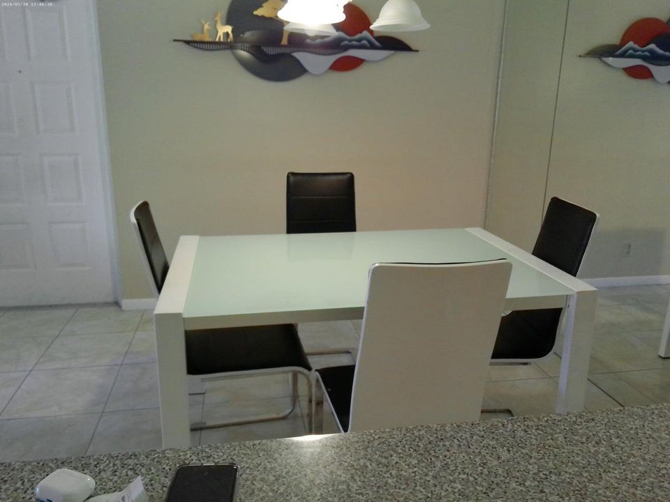 На продажу: $175,000 (2 спален, 2 ванн, 1064 Квадратных фут)