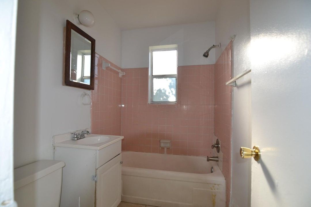 出租: $1,375 (2 贝兹, 1 浴室, 612 平方英尺)