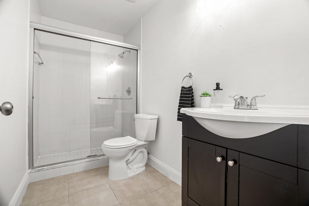 For Rent: $2,950 (3 beds, 2 baths, 1449 Square Feet)