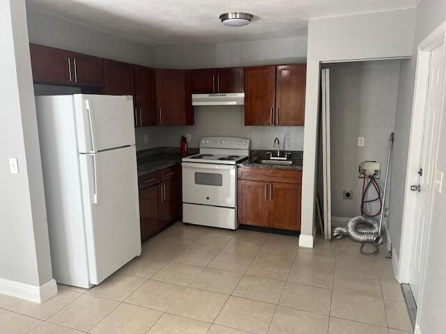 For Rent: $2,275 (3 beds, 2 baths, 982 Square Feet)