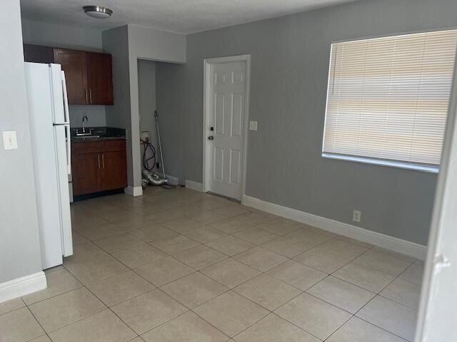 For Rent: $2,275 (3 beds, 2 baths, 982 Square Feet)