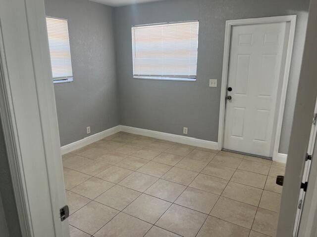 For Rent: $2,275 (3 beds, 2 baths, 982 Square Feet)