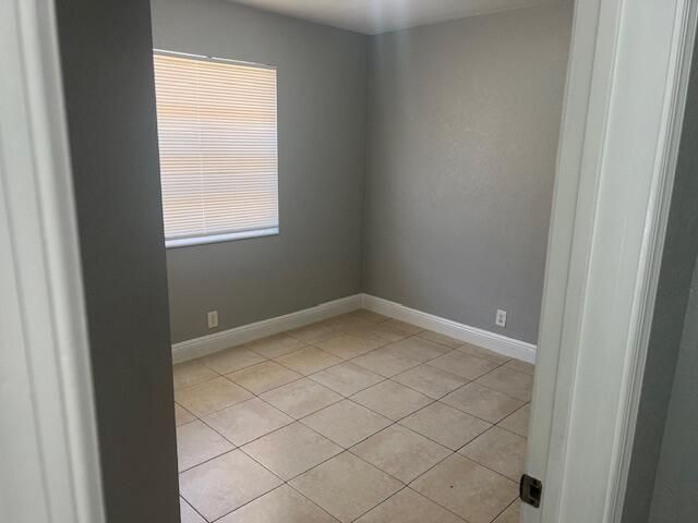 For Rent: $2,275 (3 beds, 2 baths, 982 Square Feet)