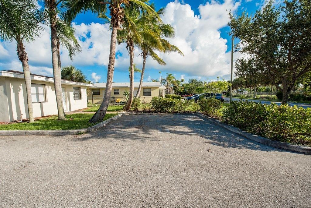 For Rent: $2,275 (3 beds, 2 baths, 982 Square Feet)