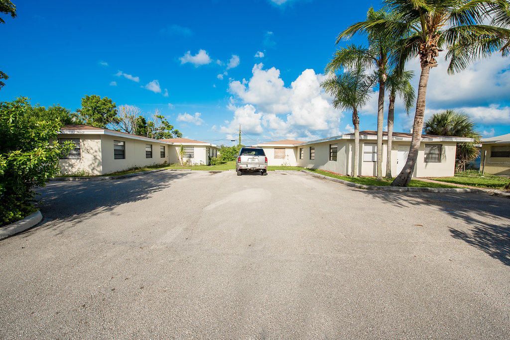 For Rent: $2,275 (3 beds, 2 baths, 982 Square Feet)