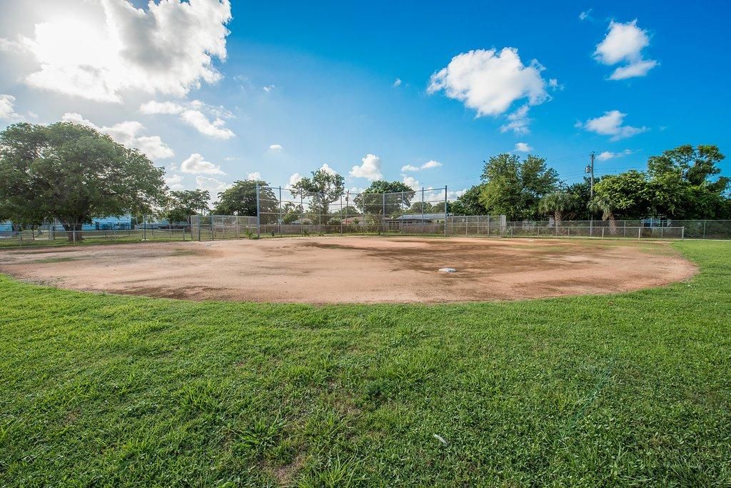 For Rent: $2,275 (3 beds, 2 baths, 982 Square Feet)