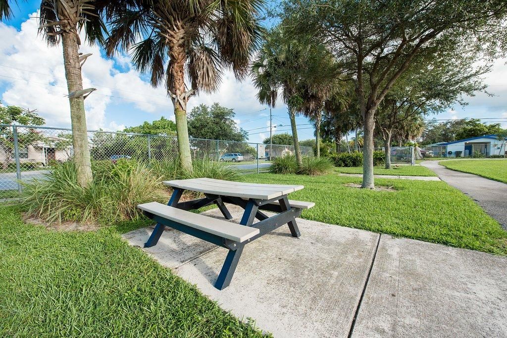 For Rent: $2,275 (3 beds, 2 baths, 982 Square Feet)