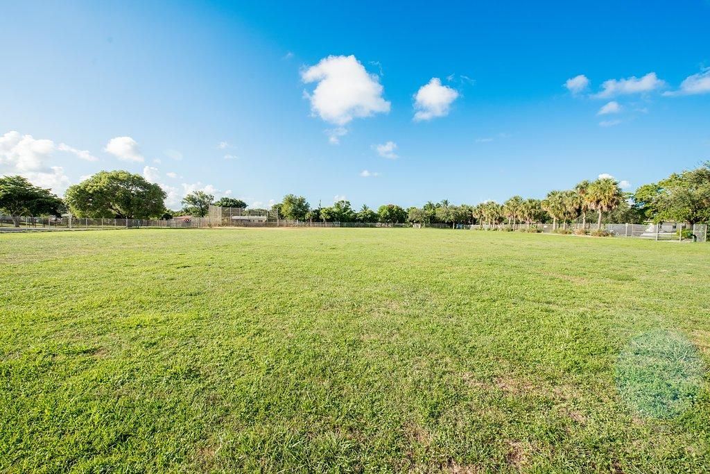 For Rent: $2,275 (3 beds, 2 baths, 982 Square Feet)