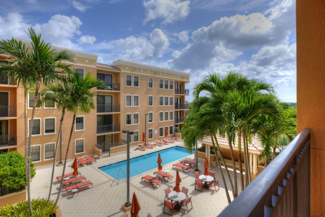 Active With Contract: $410,000 (2 beds, 2 baths, 1105 Square Feet)