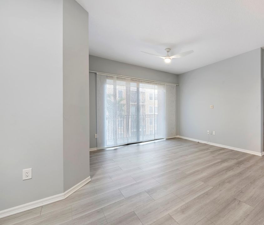 Active With Contract: $410,000 (2 beds, 2 baths, 1105 Square Feet)