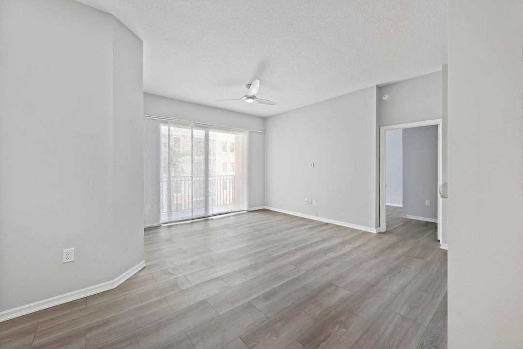 Active With Contract: $410,000 (2 beds, 2 baths, 1105 Square Feet)