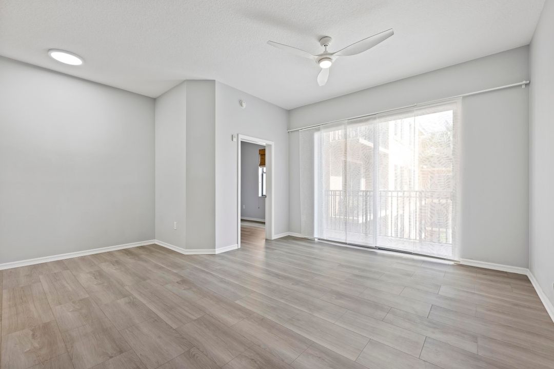 Active With Contract: $410,000 (2 beds, 2 baths, 1105 Square Feet)