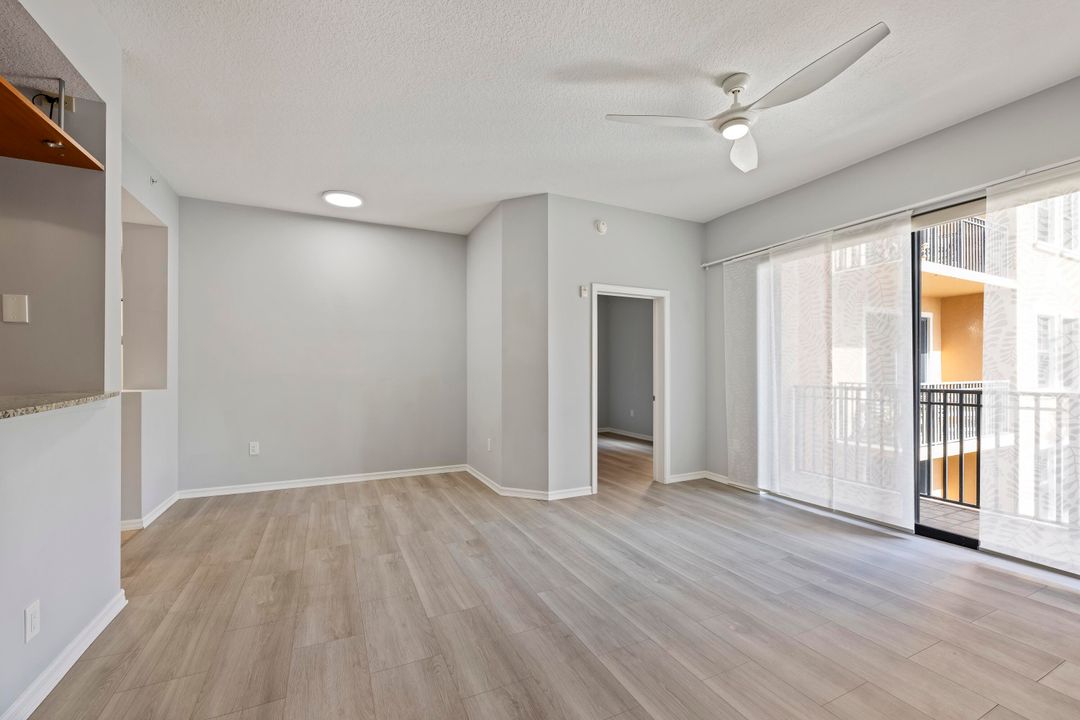 Active With Contract: $410,000 (2 beds, 2 baths, 1105 Square Feet)