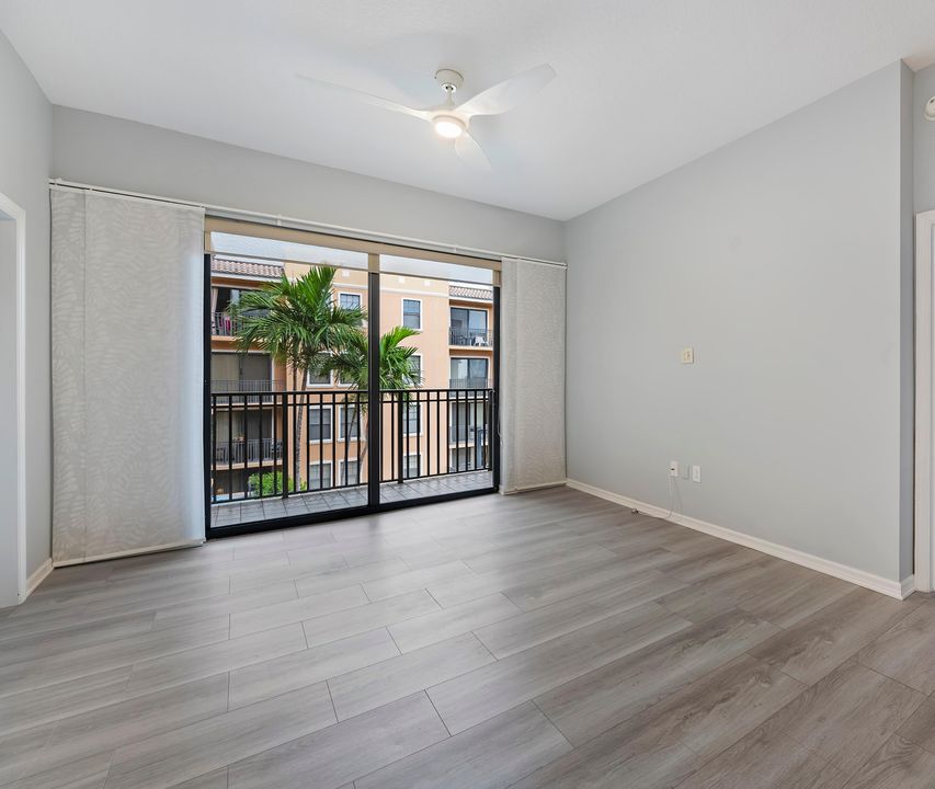 Active With Contract: $410,000 (2 beds, 2 baths, 1105 Square Feet)