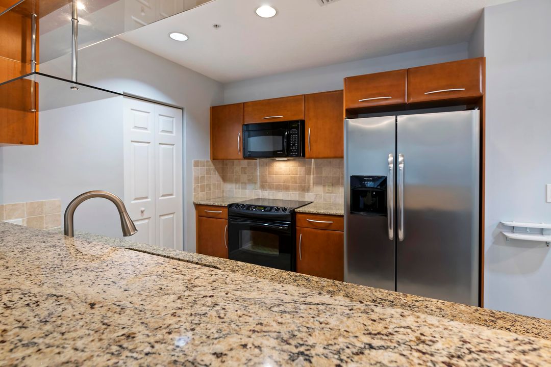 Active With Contract: $410,000 (2 beds, 2 baths, 1105 Square Feet)