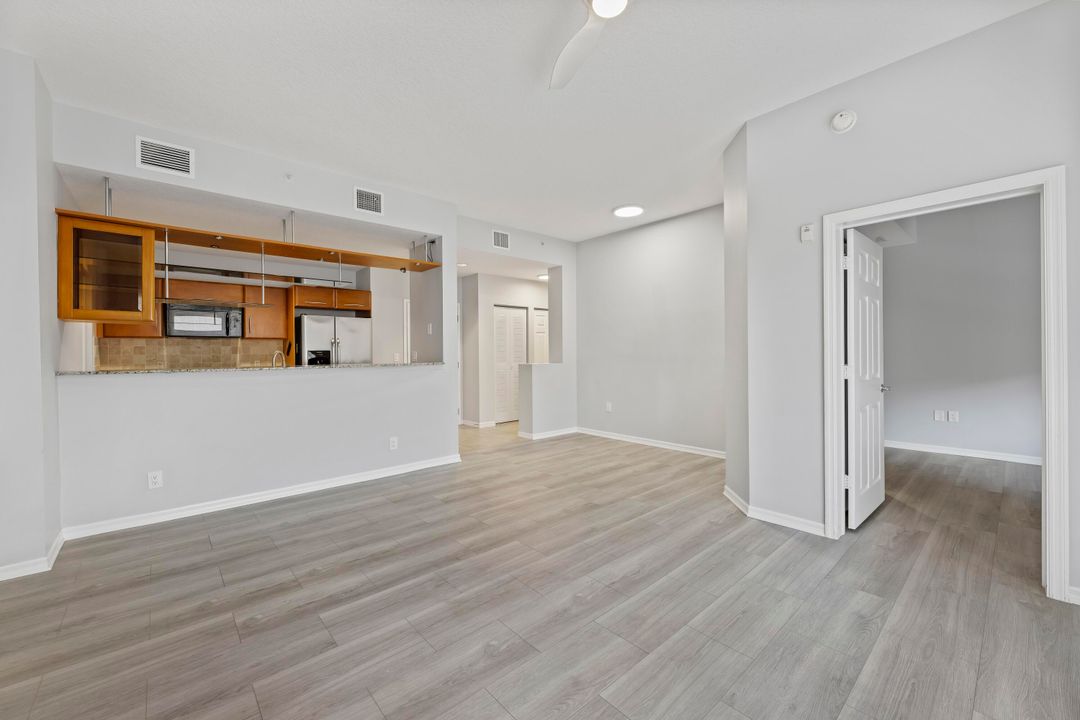 Active With Contract: $410,000 (2 beds, 2 baths, 1105 Square Feet)