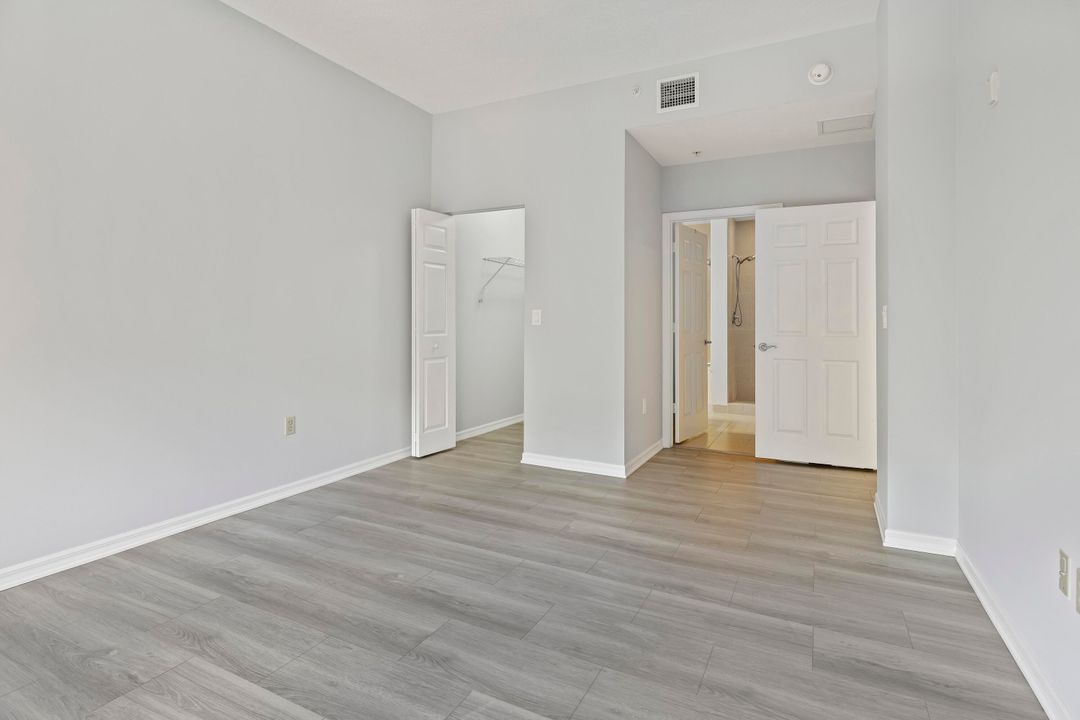 Active With Contract: $410,000 (2 beds, 2 baths, 1105 Square Feet)