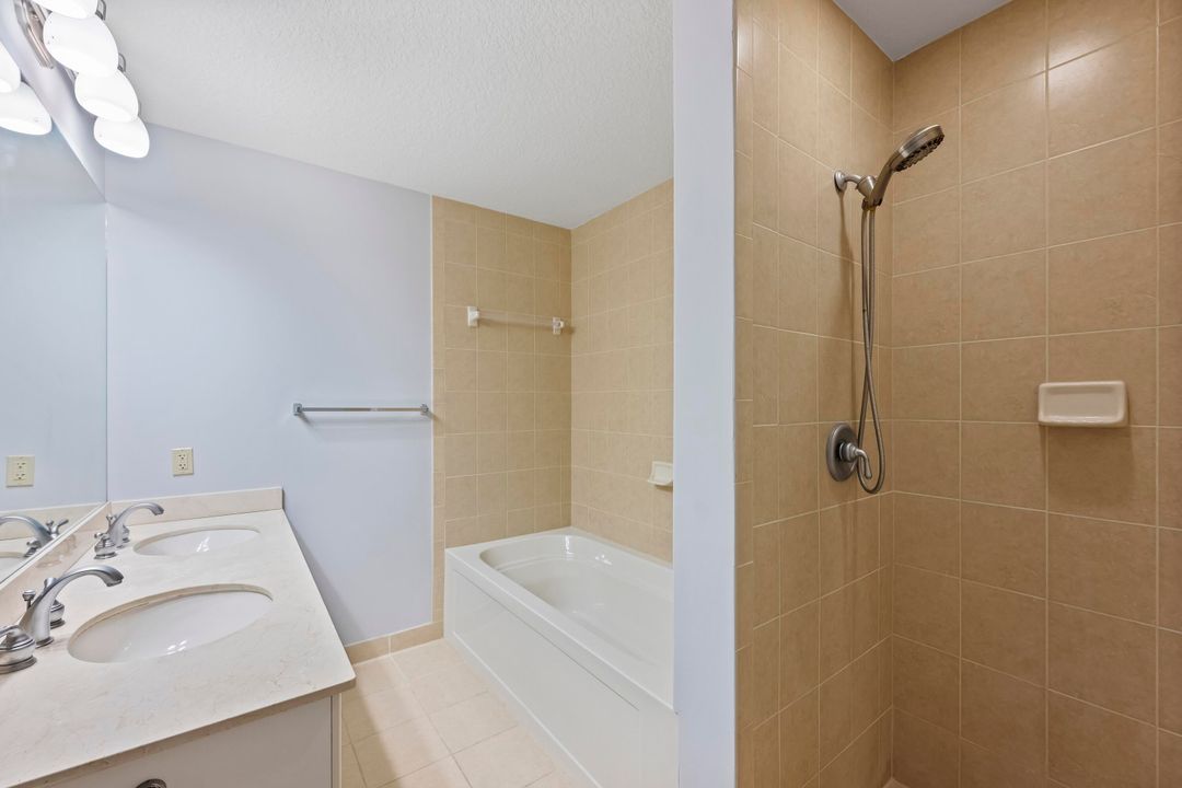 Active With Contract: $410,000 (2 beds, 2 baths, 1105 Square Feet)