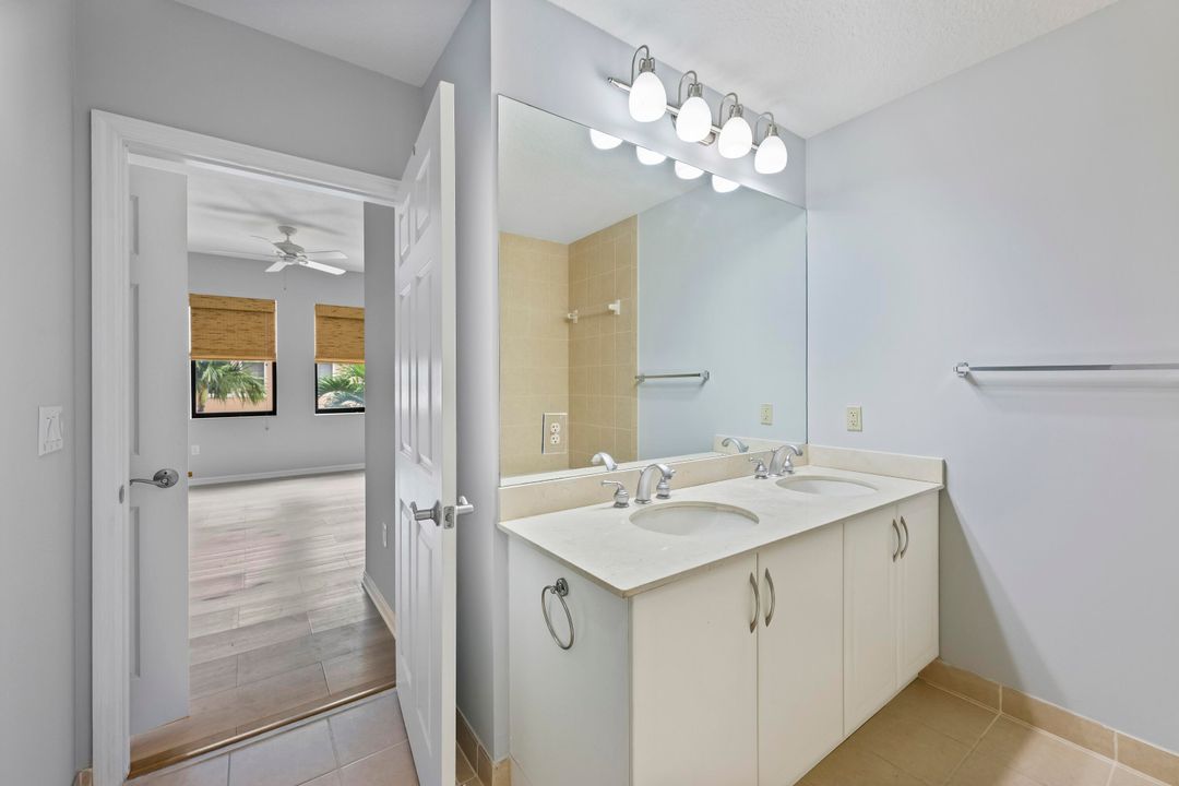 Active With Contract: $410,000 (2 beds, 2 baths, 1105 Square Feet)