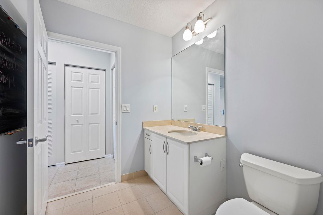 Active With Contract: $410,000 (2 beds, 2 baths, 1105 Square Feet)