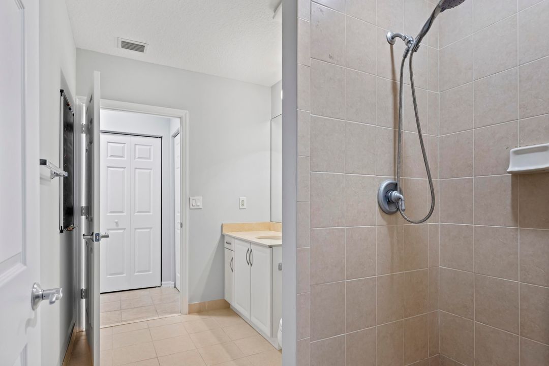 Active With Contract: $410,000 (2 beds, 2 baths, 1105 Square Feet)