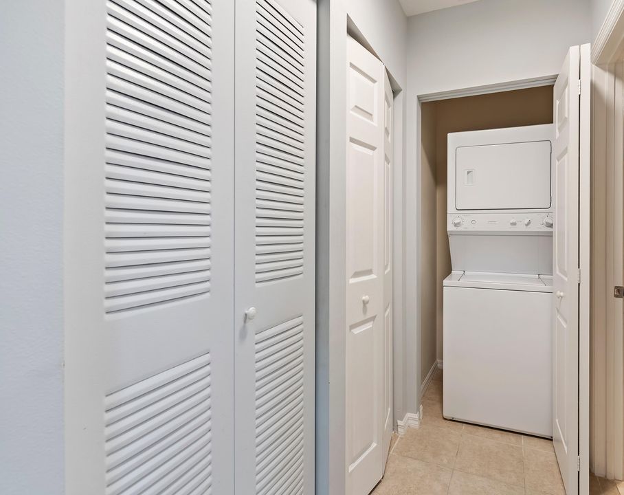 Active With Contract: $410,000 (2 beds, 2 baths, 1105 Square Feet)