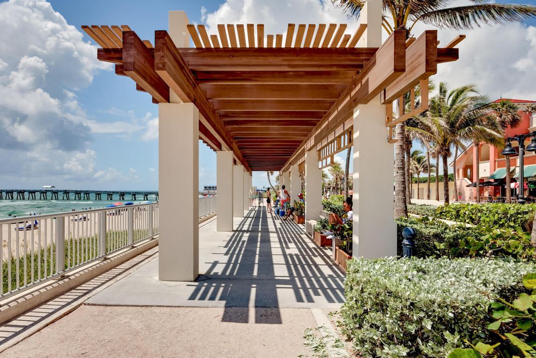 Active With Contract: $410,000 (2 beds, 2 baths, 1105 Square Feet)