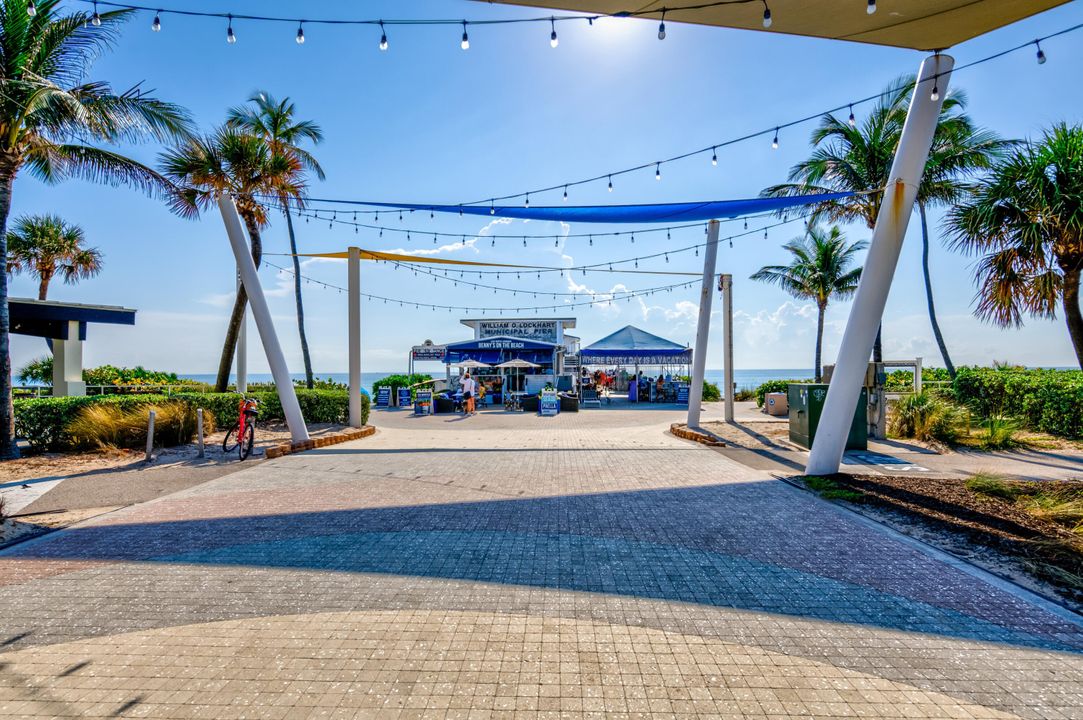 Active With Contract: $410,000 (2 beds, 2 baths, 1105 Square Feet)