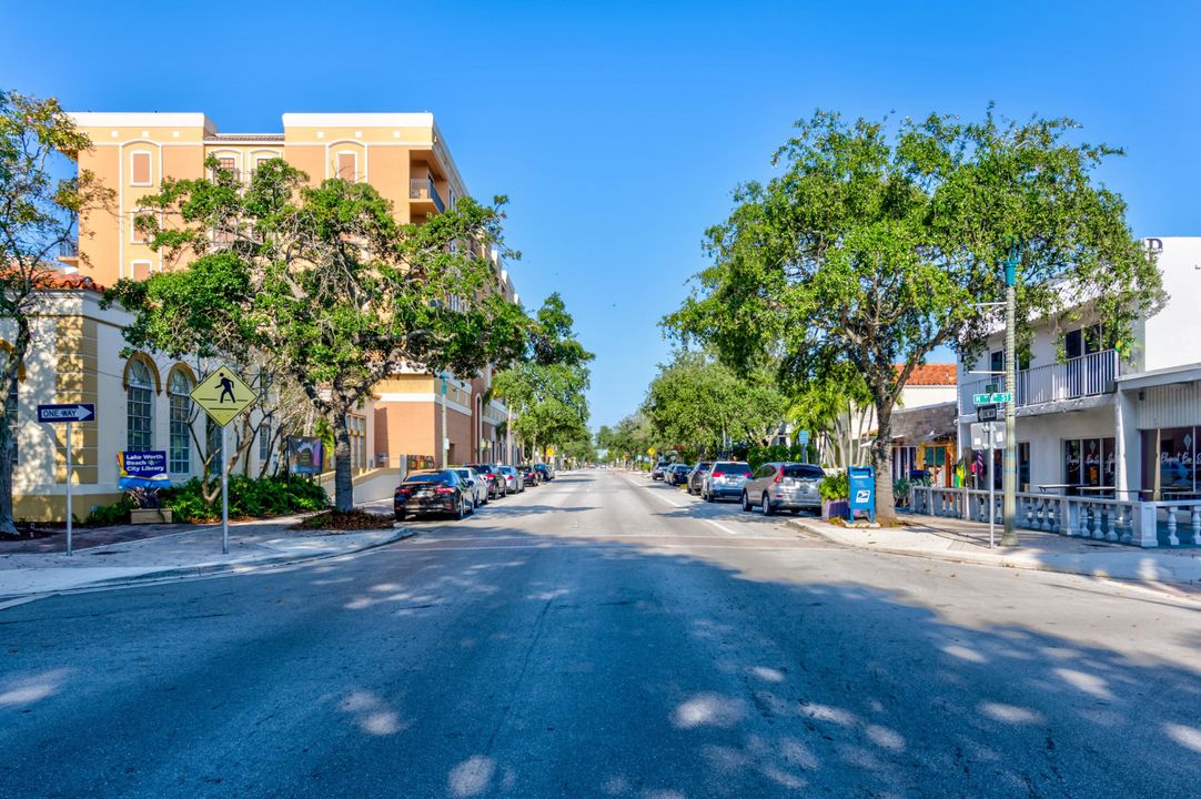 Active With Contract: $410,000 (2 beds, 2 baths, 1105 Square Feet)