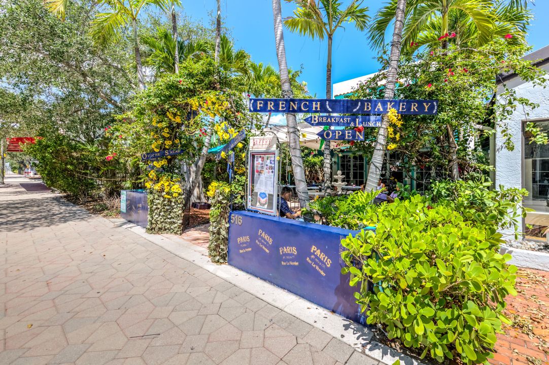 Active With Contract: $410,000 (2 beds, 2 baths, 1105 Square Feet)