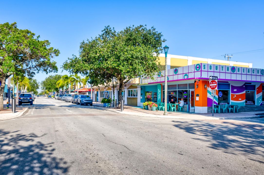 Active With Contract: $410,000 (2 beds, 2 baths, 1105 Square Feet)