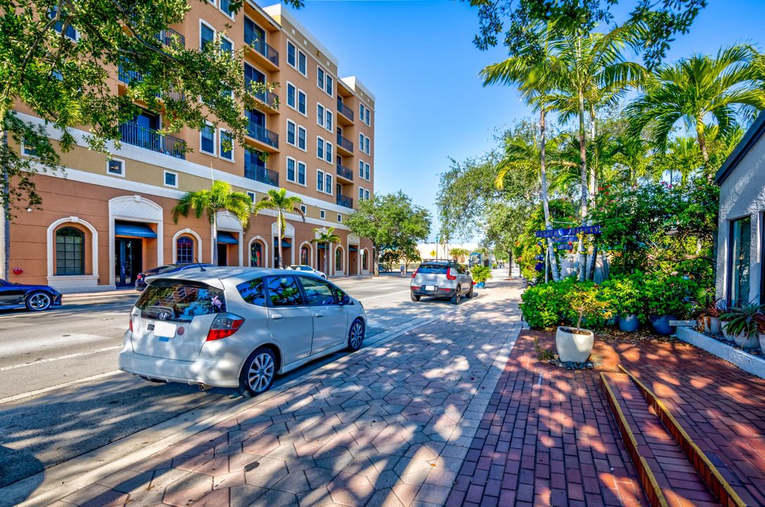 Active With Contract: $410,000 (2 beds, 2 baths, 1105 Square Feet)