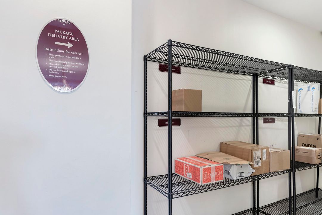 Active With Contract: $410,000 (2 beds, 2 baths, 1105 Square Feet)